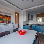 Milez Sultan Luxury By Solo